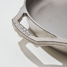 画像をギャラリービューアに読み込む, GRIZZLY 10" Cast Iron Skillet