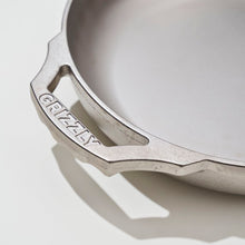 画像をギャラリービューアに読み込む, GRIZZLY 12" Cast Iron Skillet