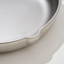 画像をギャラリービューアに読み込む, GRIZZLY 12" Cast Iron Skillet